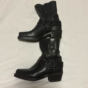 Frye harness 8r